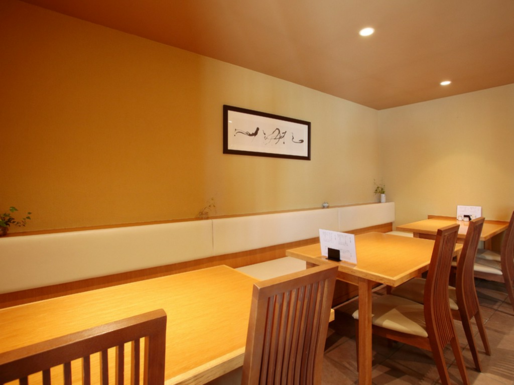 シンプルですっきりと整ったくつろぎの空間