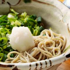 そばの本来の風味を楽しめる『九条ねぎおろしそば（辛味大根）』