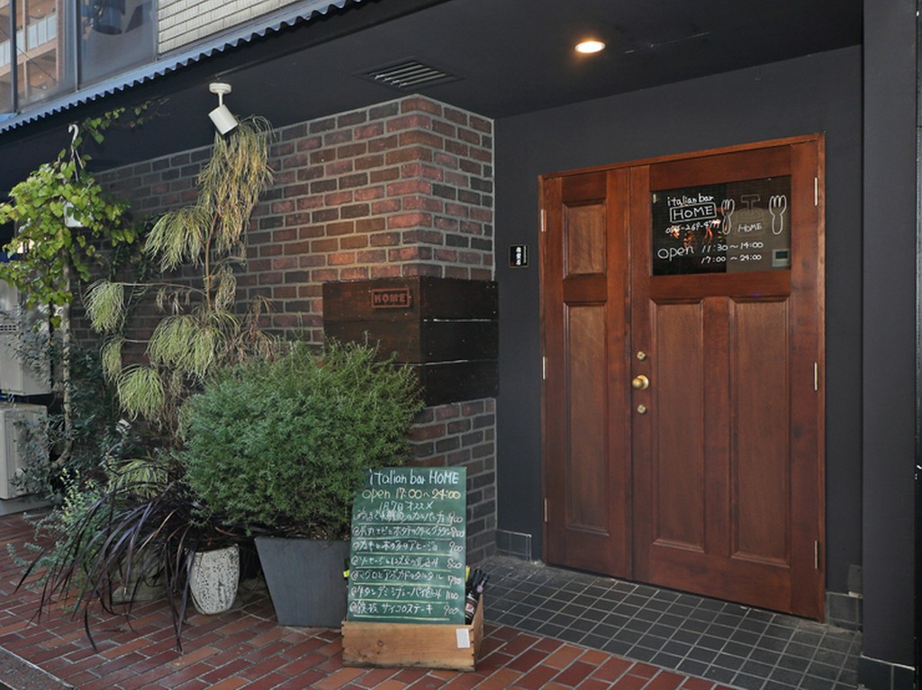 繁華街の少し裏で、24時までやっています！