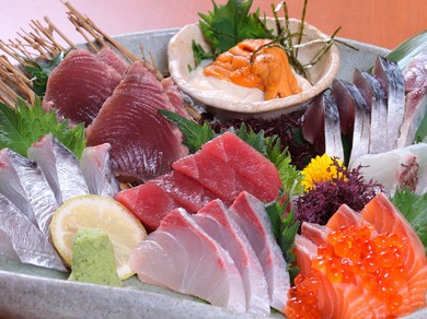 旬の食材や地元食材を使った料理も豊富に用意されています