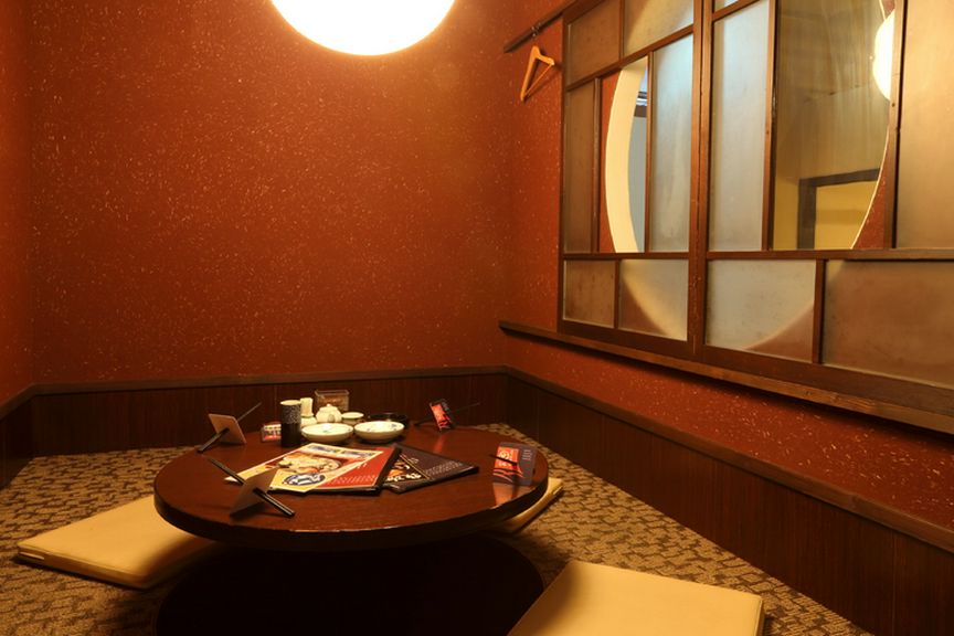 大正レトロな個室があるので、ゆっくりと寛いで楽しめます