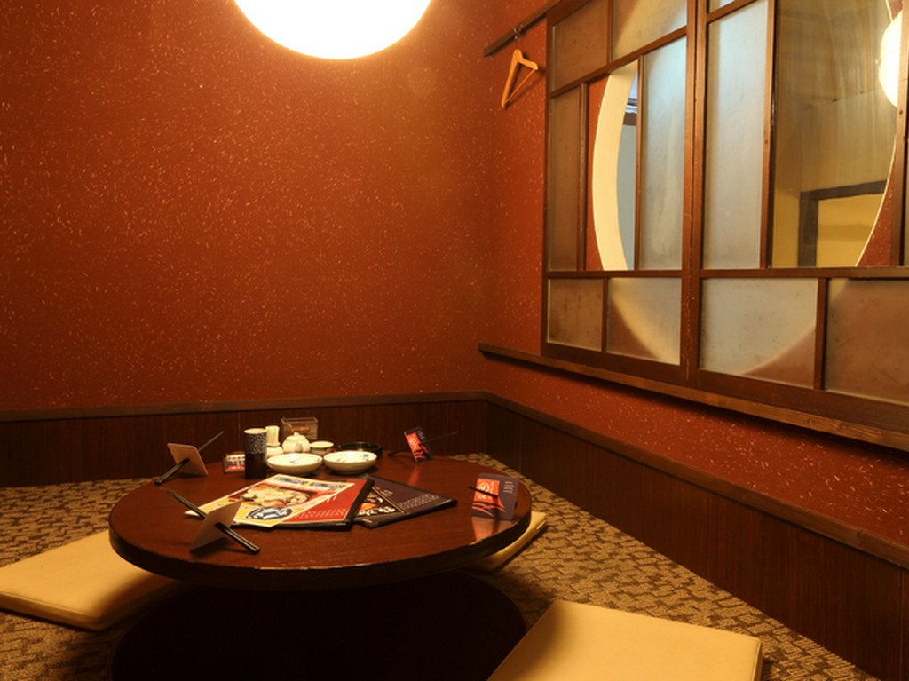 大正レトロな個室があるので、ゆっくりと寛いで楽しめます