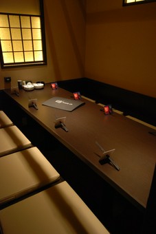 大切なお客様との接待や会食にゆっくりした時間を過ごせる個室