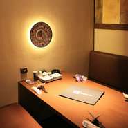 少人数様～団体様まで個室席をご用意致します。
様々な用途にあわせてご利用下さいませ。
席の雰囲気や用途など何でもご相談ください。