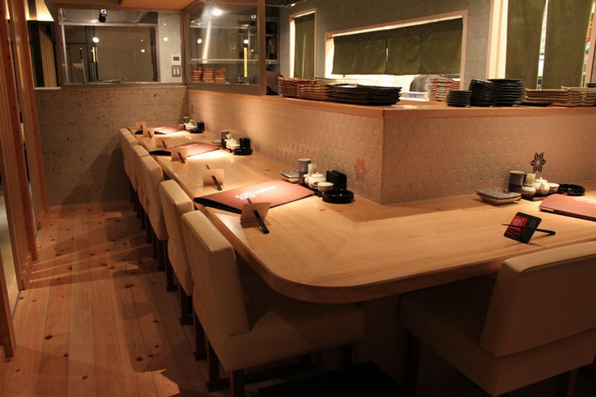 お一人様もご安心。ゆっくりお酒を楽しんでいってください