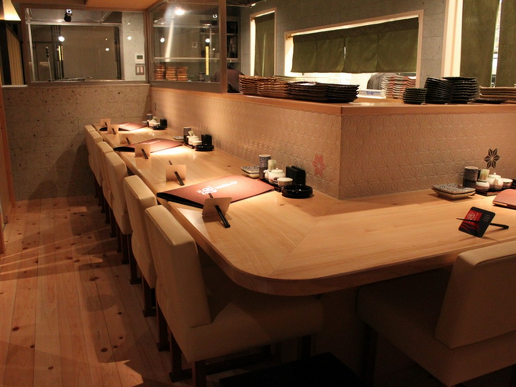 お一人様もご安心。ゆっくりお酒を楽しんでいってください