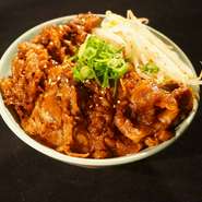 人気の「焼き牛丼」はサイズも並・ミニ・大盛と豊富な上、ご飯の大盛りも肉大盛り、特盛りも選べます★ お好みに合わせて豊富なメニューからお選びください♪ 5000円以上のご注文で、富士市内に限り宅配いたします★