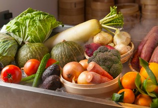 どの食材も新鮮な旬のものを仕入れ。日本酒は地元、全国と充実