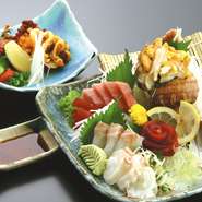 マグロ、カンパチ、ホタテ、タイなど、三陸で揚がった旬の魚介で構成される贅沢な盛り合わせです。