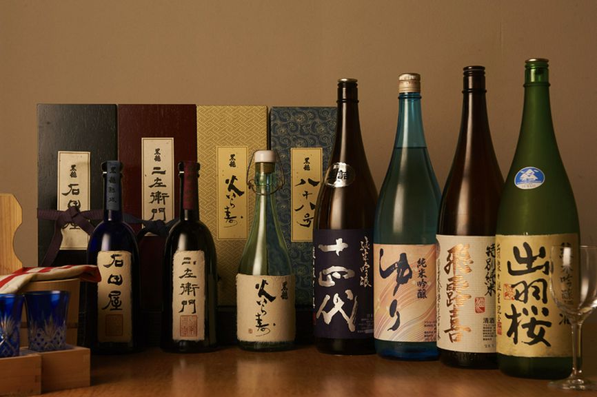 和食に合わせた、旬の肴と旬の日本酒を楽しめます