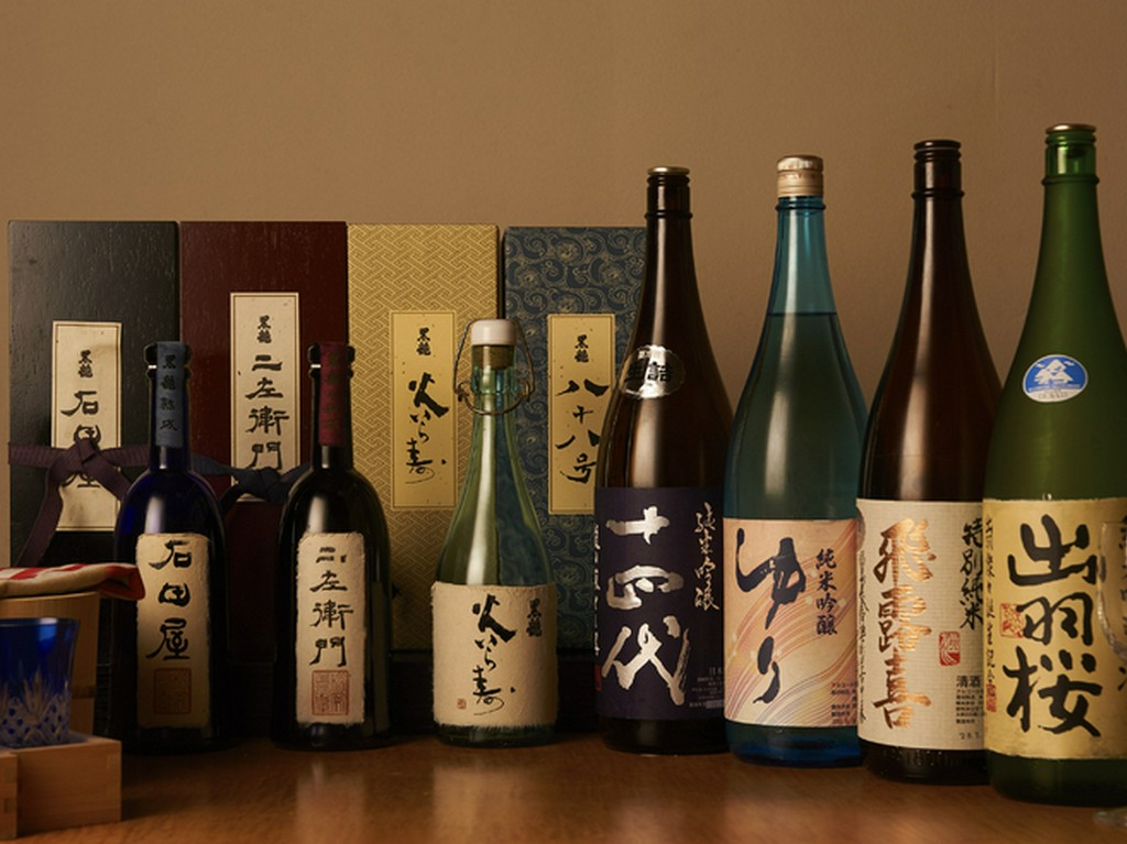 和食に合わせた、旬の肴と旬の日本酒を楽しめます