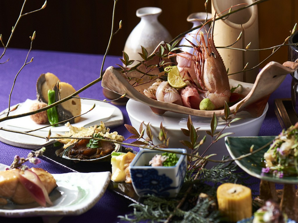 御予約限定旬の懐石コースご用意御座います。