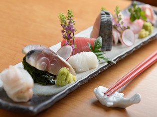 熟成された深みのある味わいが楽しめる『お刺身盛り合わせ』
