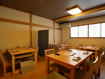 会議の続きは、2Fにある個室でお食事をしながらごゆっくりと