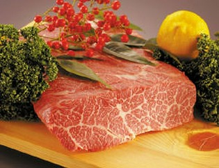 熊本の契約工場より、日々直送されている『鮮馬刺し』