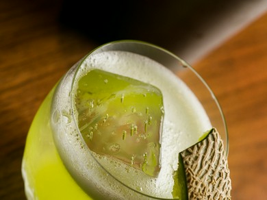 旬の味をグラスに凝縮した『季節のフレッシュフルーツカクテル』