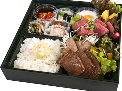 8種のお弁当で、自宅でも楽しめる【牛力】の味