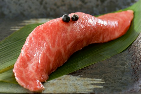 山形牛肉寿司 生粒こしょう