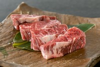 厚切りにしたハラミを特製のたれに和えて焼くことで無駄な脂を落として香ばしく焼き上げ、ハラミの美味しさを最大限に引き出します