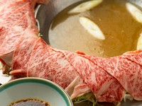 ※価格は1人前となります
※ご注文は2人前からとなります
山形牛を特製ダシにサッとくぐらせてから、あっさりだけど旨みのある特製つけダレにつけてお召し上がりください