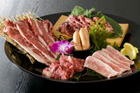 家族で分け合えるボリューム満点盛り合わせ
山形牛カルビ
ハラミ
豚トロ
ソーセージ
とりもも
シマチョウ
