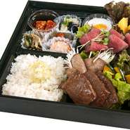 ※こちらは事前ご予約での販売となり希望5日前迄にご注文ください。
※4人前から注文承ります。
山形牛カルビやタンなど最高級の牛肉を使用した特選御膳。
会食や講演会など特別な集まりにご利用ください。