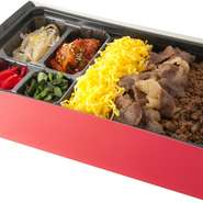 山形牛入のそぼろと、しぐれ煮、錦糸卵の彩り弁当