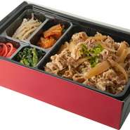 肉、玉ねぎをタレで丁寧に炊き上げ。つや姫とは相性抜群。