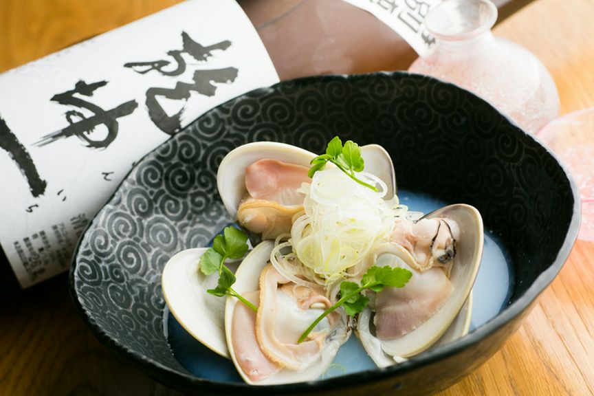 極上の食材をシンプルな味わいで…　『蛤の酒蒸し』