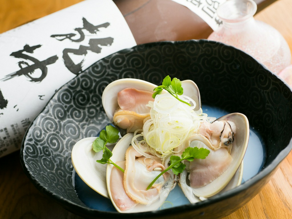 極上の食材をシンプルな味わいで…　『蛤の酒蒸し』