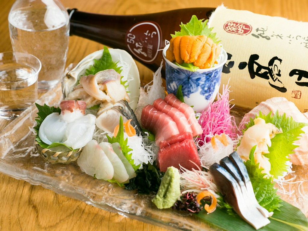 うに、マグロ、サバなど三陸の海の幸を堪能できます