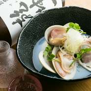 地元食材を50％以上使用している「緑提灯の店」。石巻直送の魚介類や、仙台牛、岩沼の産直野菜などお客様が安心して口にすることができるものを使用しています。料理を出す際に、産地の説明をすることもあります。