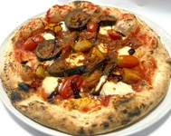 イタリア野菜を煮込んだシチリア風の甘酸っぱいカポナータ。冷めても変わらない深い味わい。野菜好きな方、いかがでしょうか。