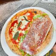 お好きなピッツァをハーフ＆ハーフで楽しめます。