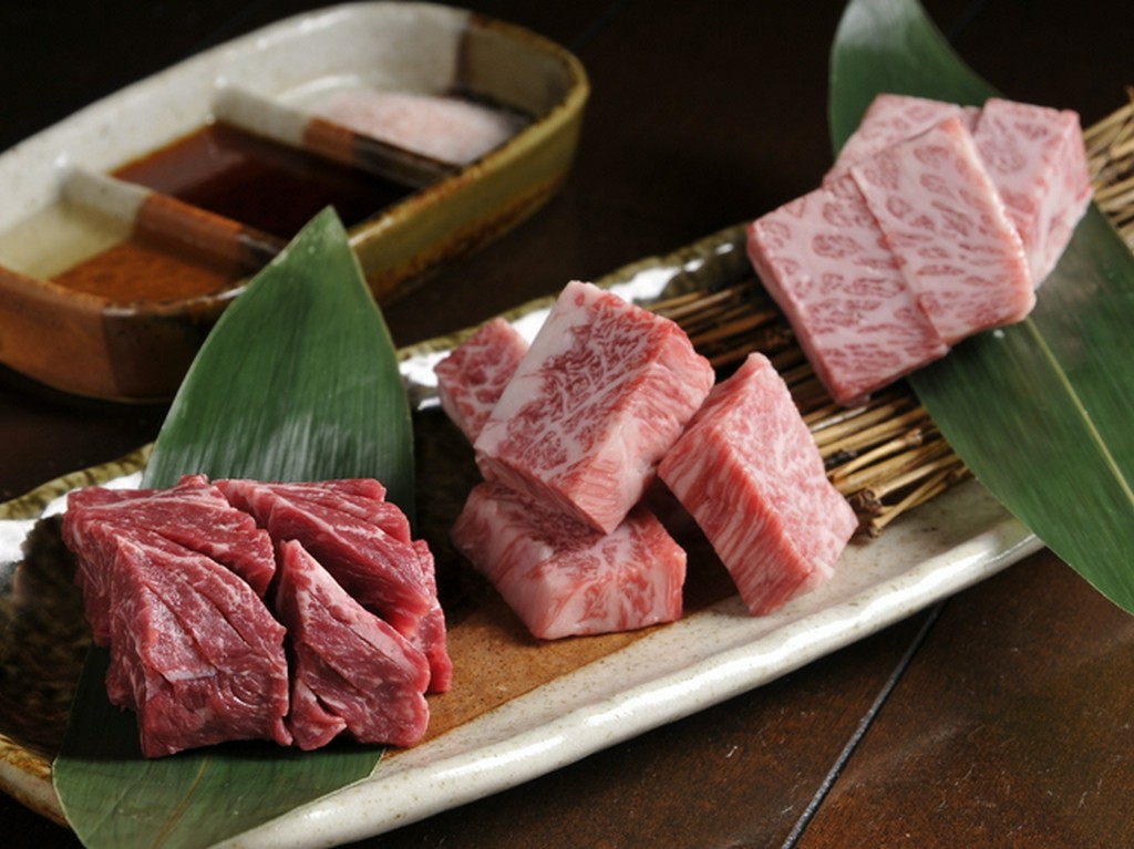 材料にこだわった秘伝の自家製タレでどうぞ