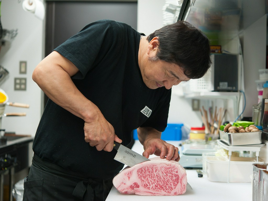 オーダーを受けてから手切りすることで鮮度を保っています