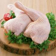 鶏肉はすべて国産のものを使い、朝挽きした新鮮な肉を店内で串打ち。定番メニューが多いい中、季節を感じられるよう、野菜串では、四季折々の旬の素材を使っています。