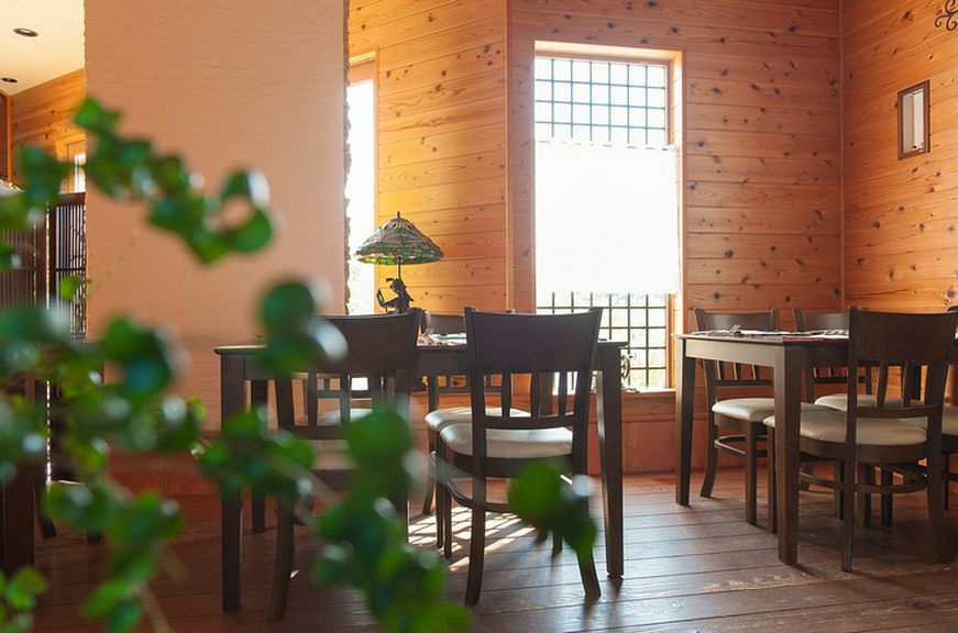 明るい陽射しに包まれて。元気がもらえる、くつろぎの空間です