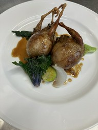 ウズラの雑穀米詰めロースト