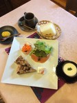 ・サラダ
・キッシュ2つ
・チーズ豆腐
・サーモンマリネ
・他1品
・スープ
・パン
・デザート、コーヒー