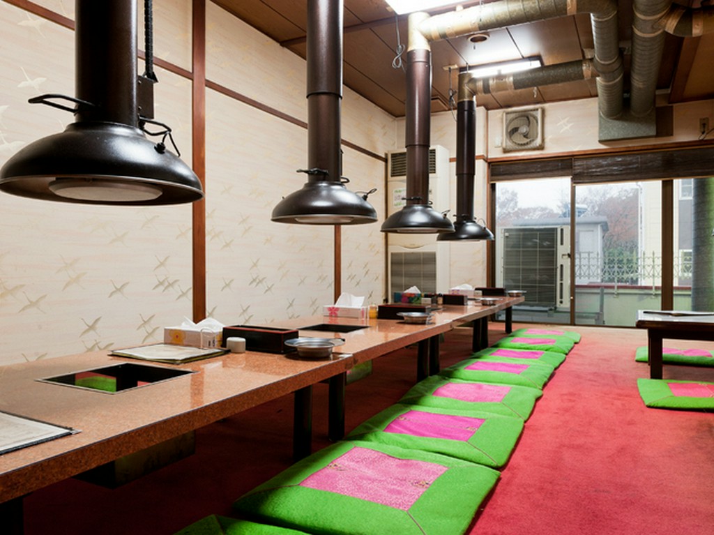 2階の個室は強力な換気システムで煙りを排出