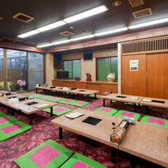 賑やかな雰囲気を楽しみたい方は、広々とした1階のお座敷へ