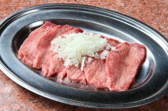 肉厚でジューシーな『ネギ上タン塩』