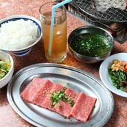 和牛カルビ、韓国風サラダ、キムチ・ナムルの盛合せ、スープ、ご飯、飲物