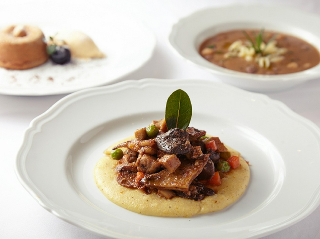 ピエモンテ名物の肉料理をたっぷりと提供