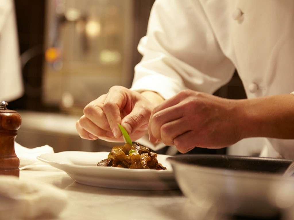 手作りフォカッチャなど、細部にまでシェフのこだわりを