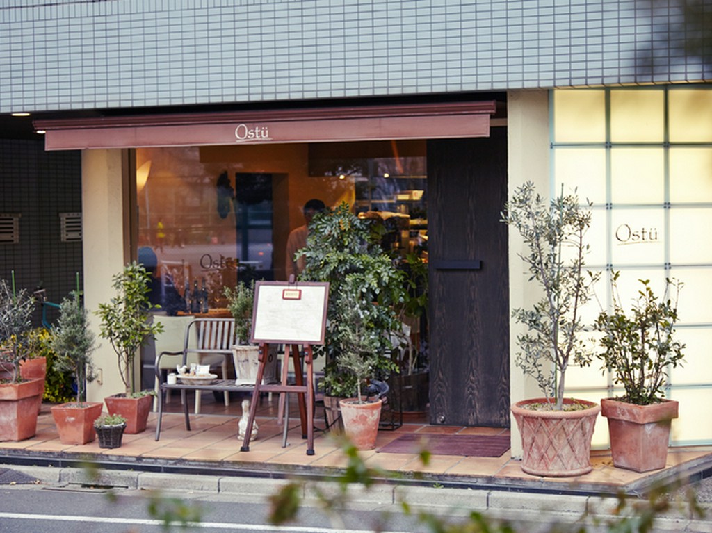 美食家がこぞって通う、住宅街の隠れ家