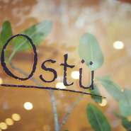 【OSTU】とは、ピエモンテ地方の方言で、「オステリア（食堂）」の意味。肩肘張らない雰囲気も魅力です。