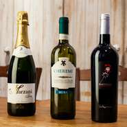 ワインは、サルデーニャ島内でワインづくりが盛んな8地区に分けてリスト化。スペインの支配が長かったことからか、スペイン系のぶどう品種やサルデーニャ特有の地ブドウワインなどが味わえます。