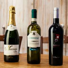 リストにはサルデーニャ島内のワインを地区別に表示